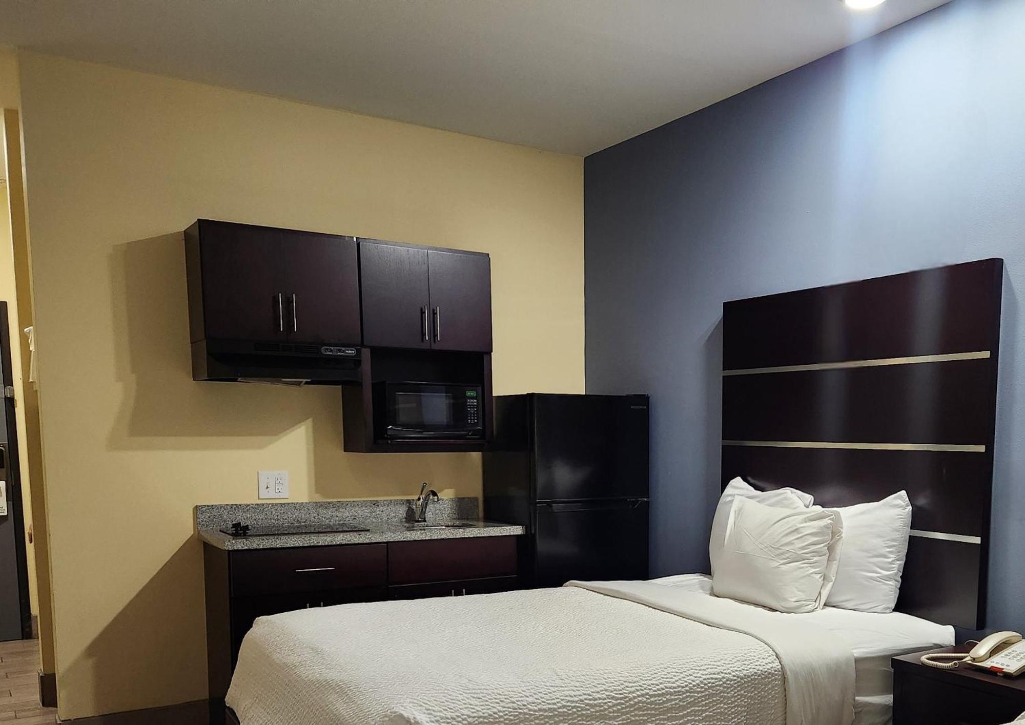 Days Inn By Wyndham Baton Rouge Airport Экстерьер фото